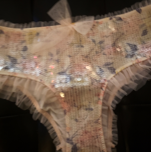 VICTORIA'S SECRET SEQUIN BRA AND PANTIE SET - Picture 2 of 5